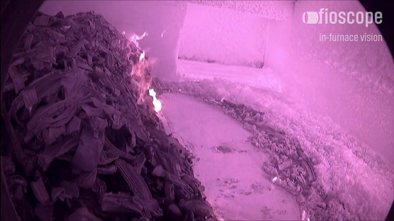 Charging chamber of a twin-chamber furnace